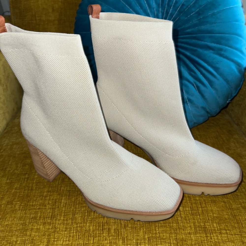 Mi.im Cream Ankle Boots